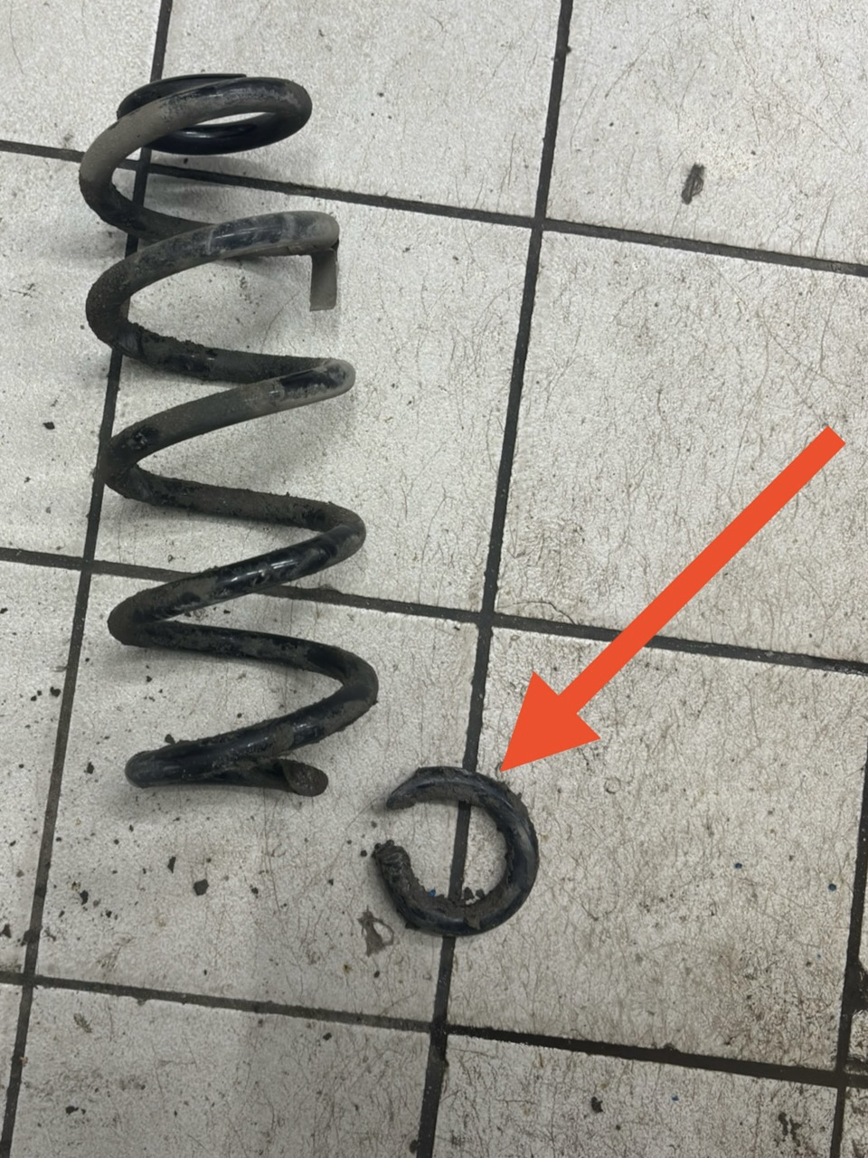 Лопнула задняя пружина — Audi Q5 (2G), 2 л, 2018 года | поломка | DRIVE2