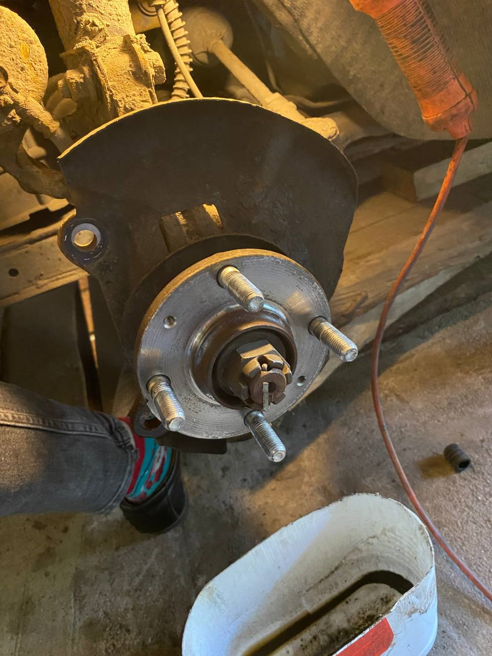 Замена тормозных дисков и колодок, пыльник шруса течёт, барабан в ...