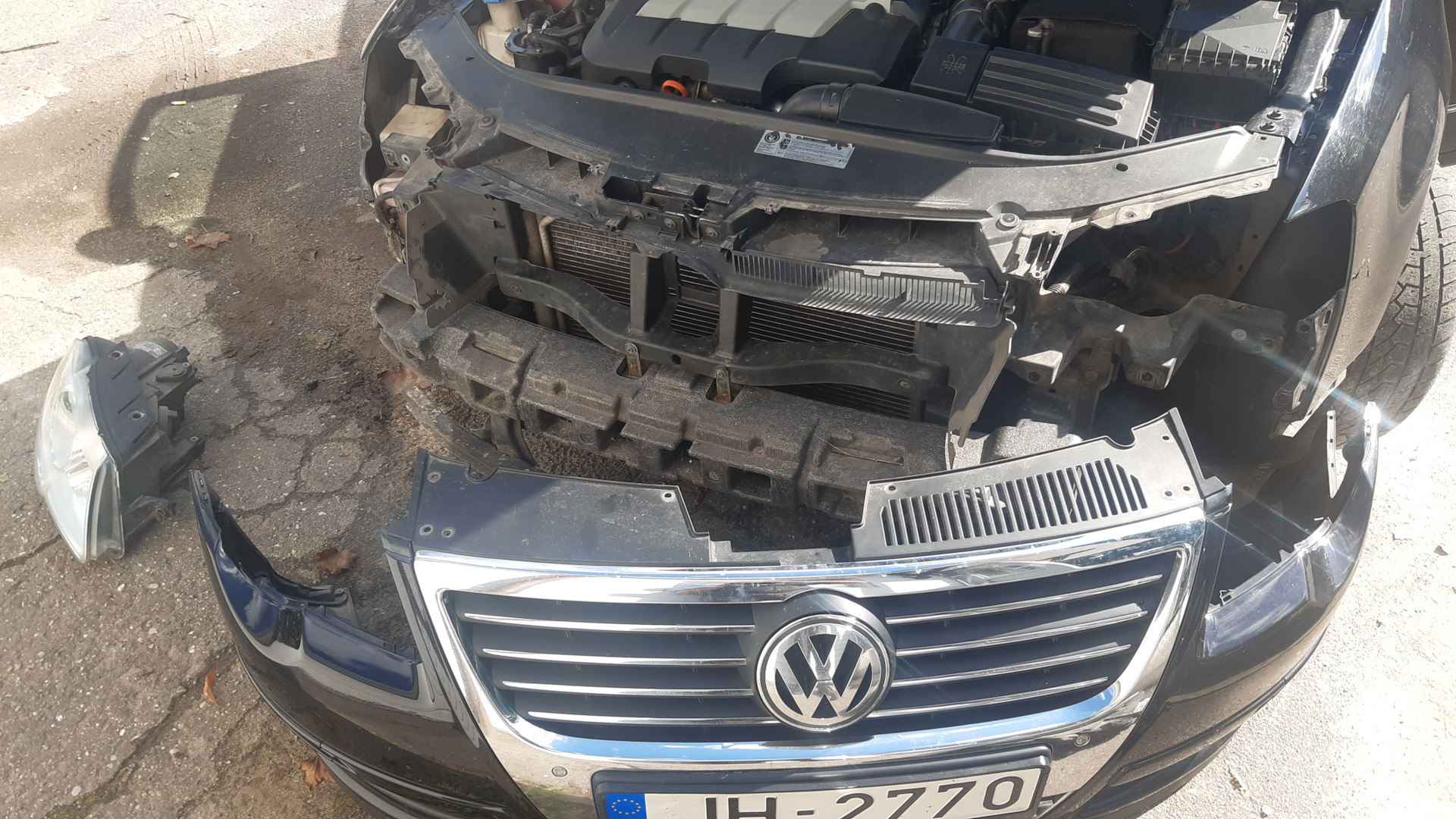 Замена стёкол на фарах Passat B6 Valeo (галоген) - Volkswagen Passat B6, 1,8 л, 