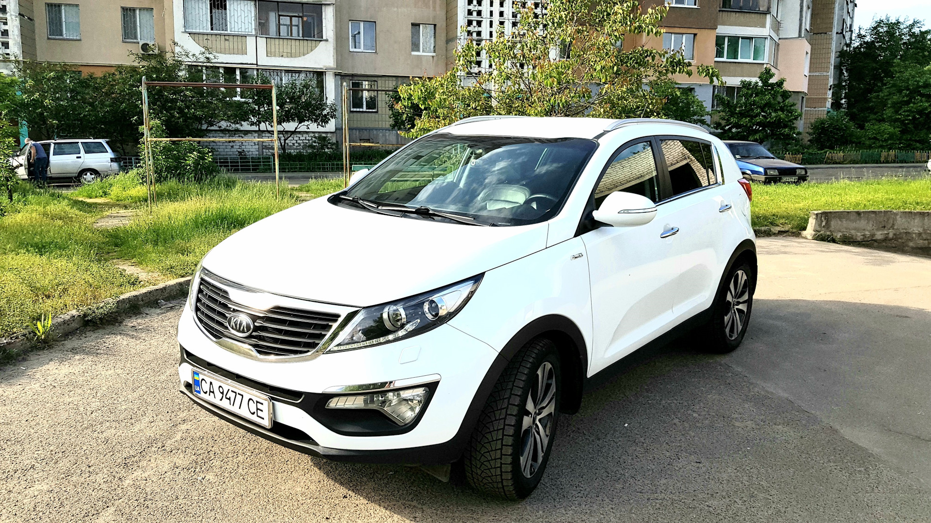 Подскажите как узнать код краски? ну и про белый цвет ) — KIA Sportage  (3G), 2 л, 2011 года | кузовной ремонт | DRIVE2