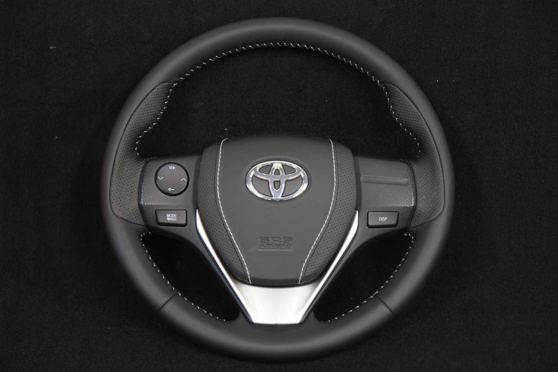 Руль от тойота королла 120. Рули тойота все модели. Рули тойота все модели. Тойота клюгер руль. Крышка на руль тойота ярис 2000.