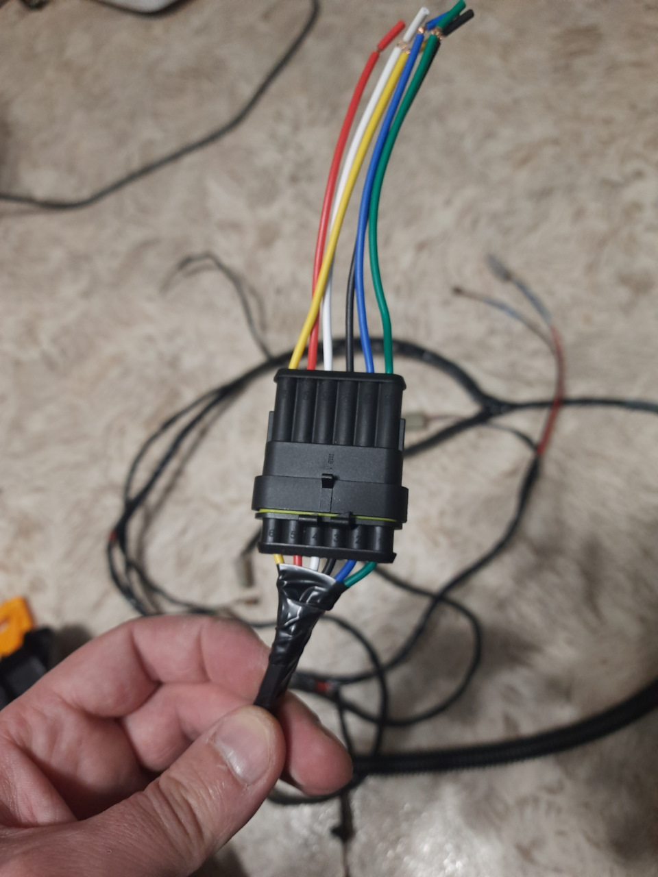 6-ти пиновый герметичный разъём. — Audi 80 (B3)