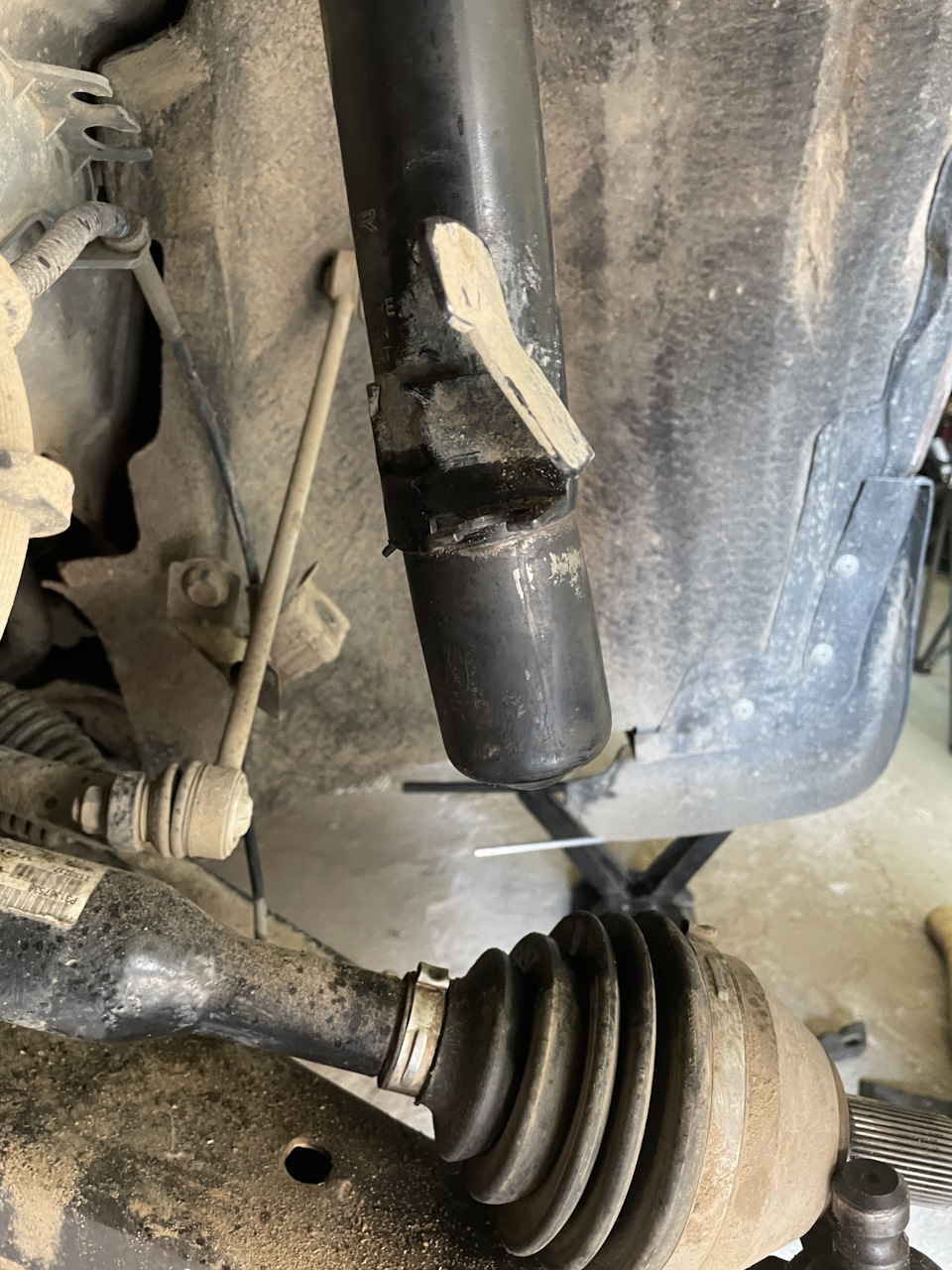 Стойки TORR не рекомендую! — Volvo XC60 (1G), 3 л, 2008 года | поломка ...