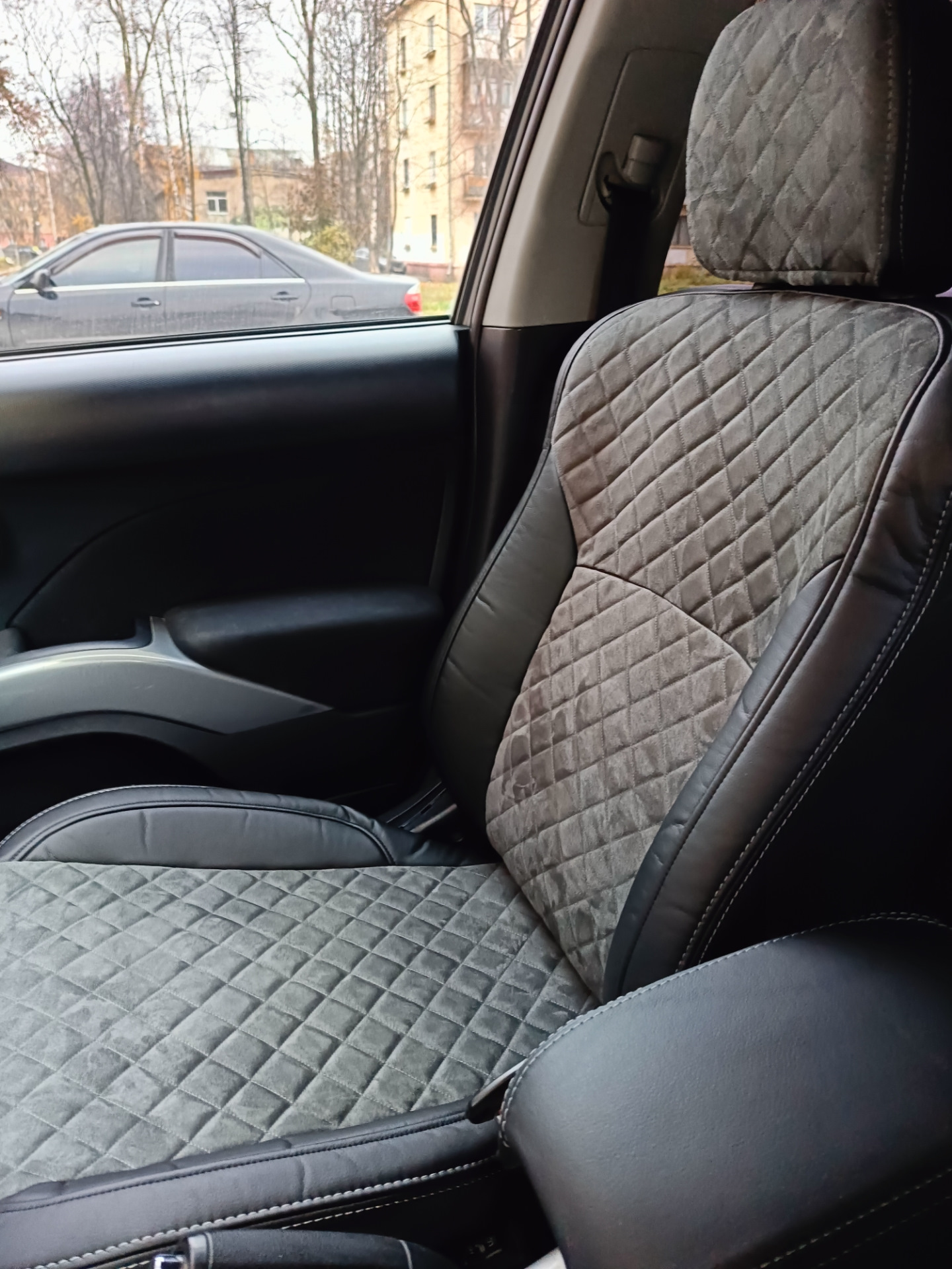 №10 Чехлы в салон — Mitsubishi Outlander XL, 2,4 л, 2007 года ...