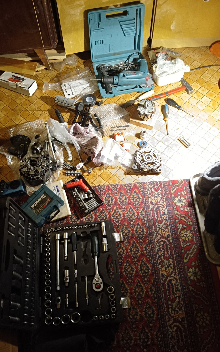 Вот в таких партизано-спартанских условиях пришлось темными зимними вечерами реанимировать генератор ) — Ford Galaxy (Mk III)