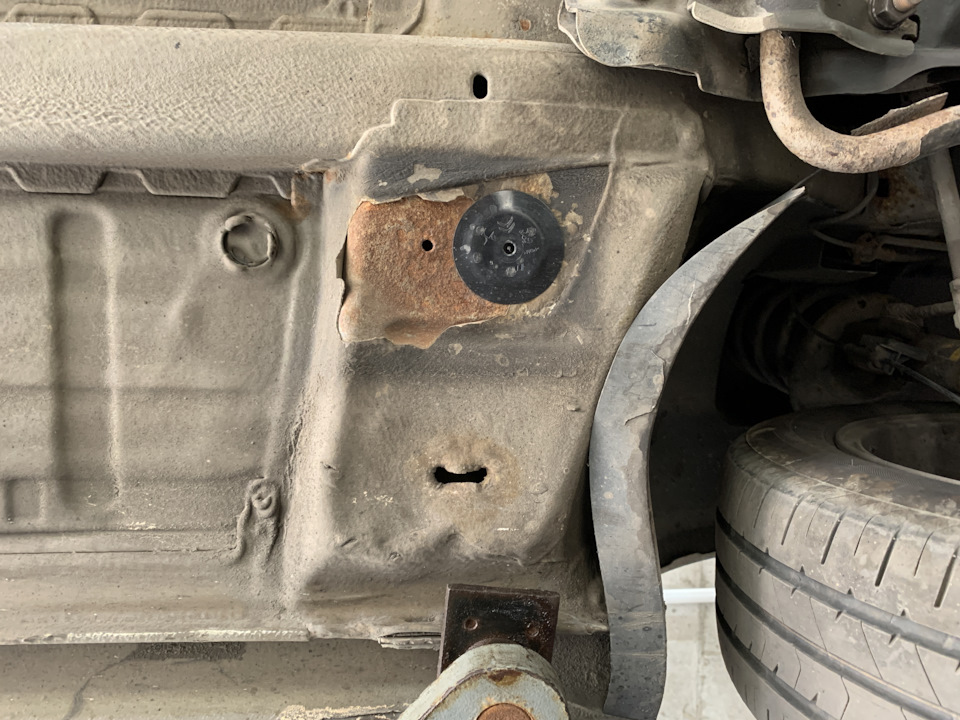 Заглушки на днище установлены — Peugeot 308 (1G)