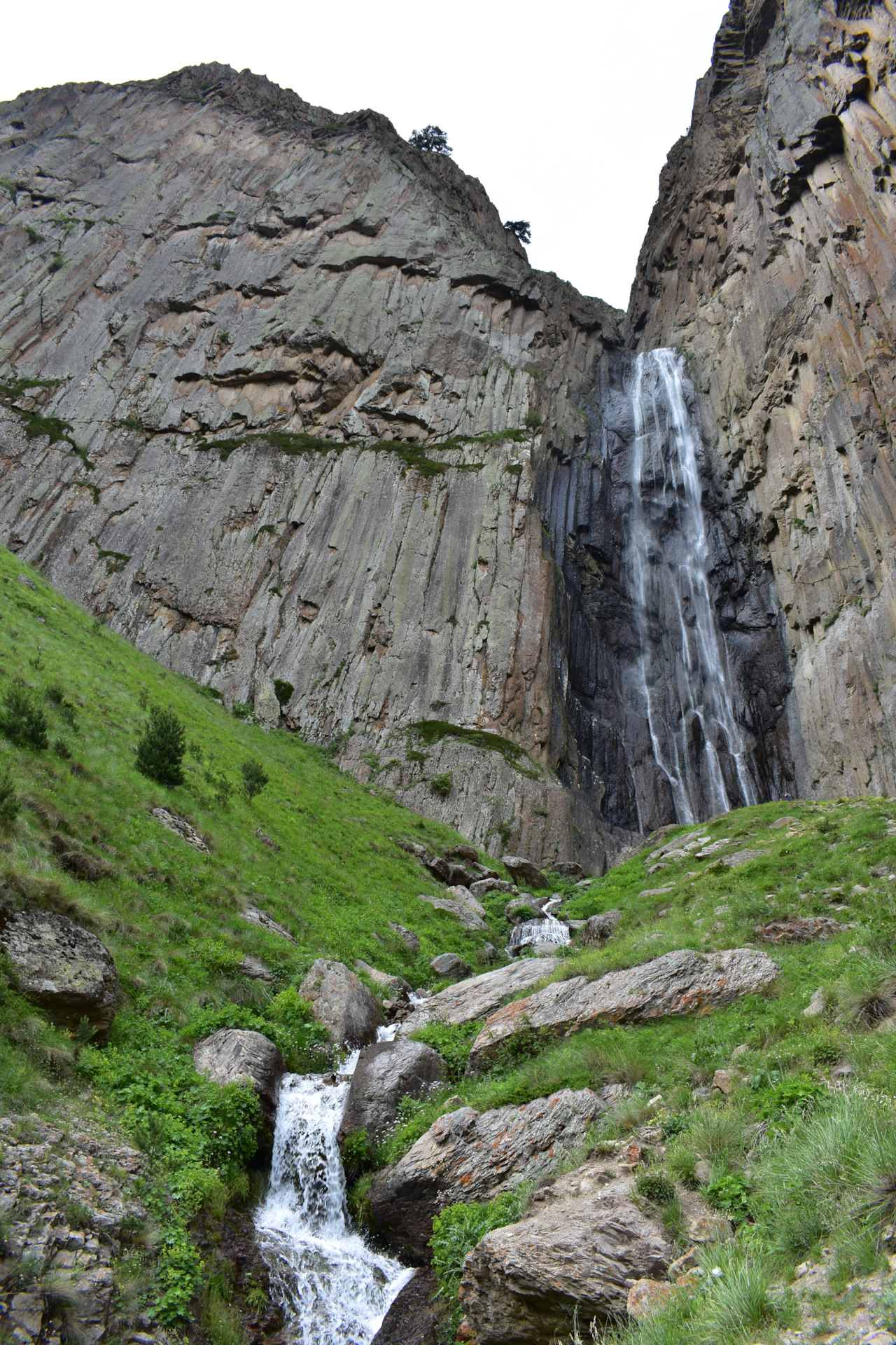 Водопады за поселком Эльтюбю