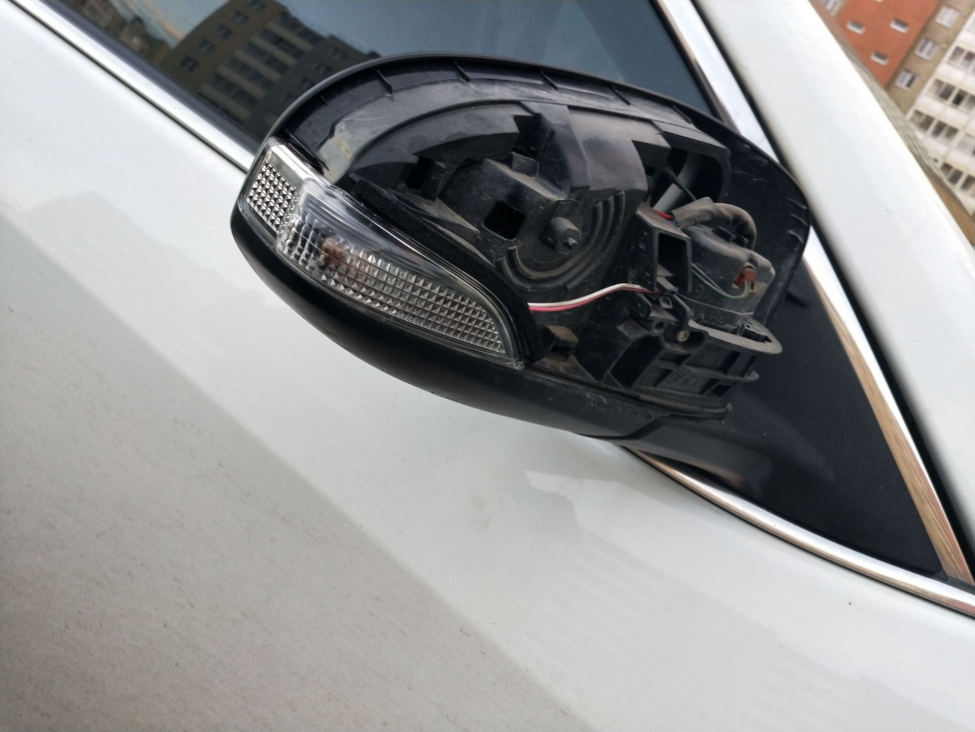 Замена повторителя поворота (на зеркале) — Toyota Camry (XV50), 3,5 л ...