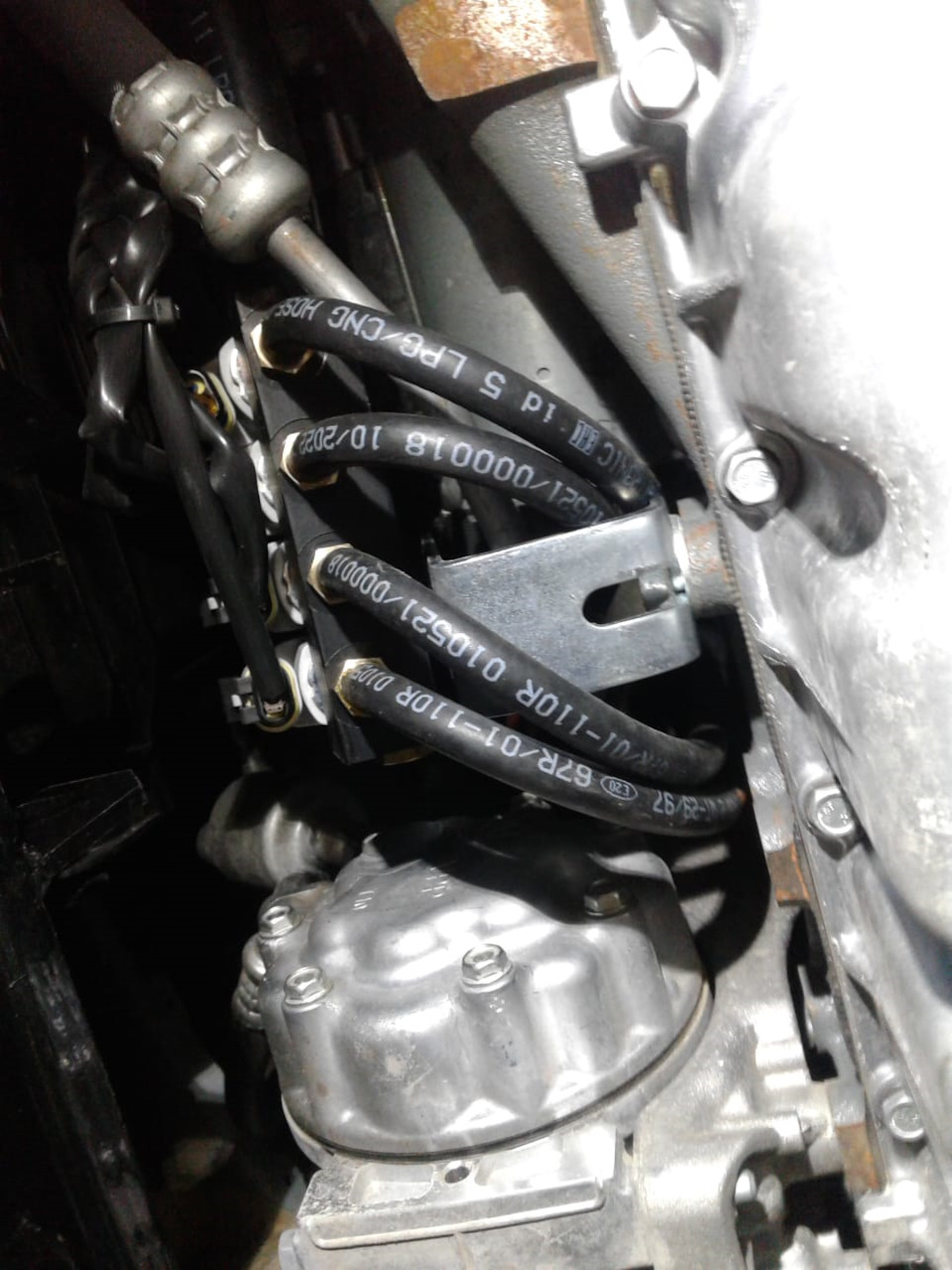 ларгус 129 замена форсунок. снять форсунки ларгус. ларгус болт защиты топливной рампы. кольцо форсунки ларгус. на лада ларгус ромпа на форсунк.