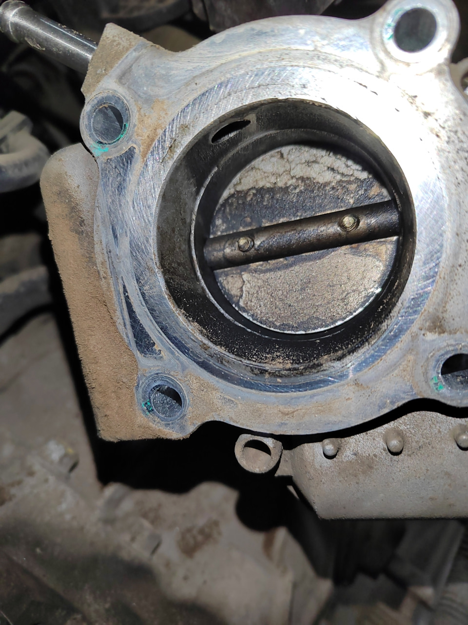 Чистка дроссельной заслонки — Hyundai Solaris Hatchback, 1,4 л, 2012 ...