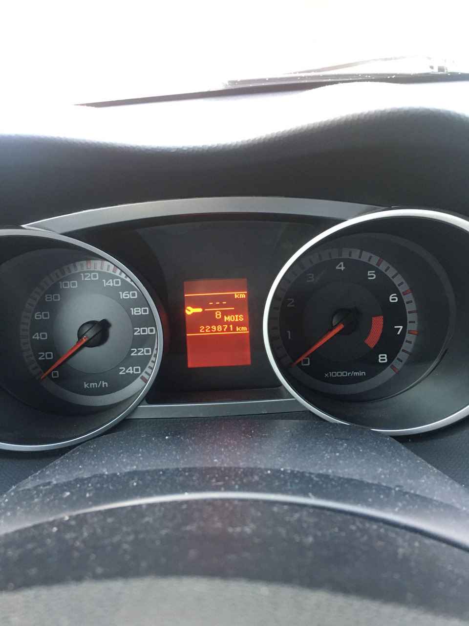 Поход в суд, замена масла и визит на шиномонтаж — Peugeot 4007, 2,4 л ...