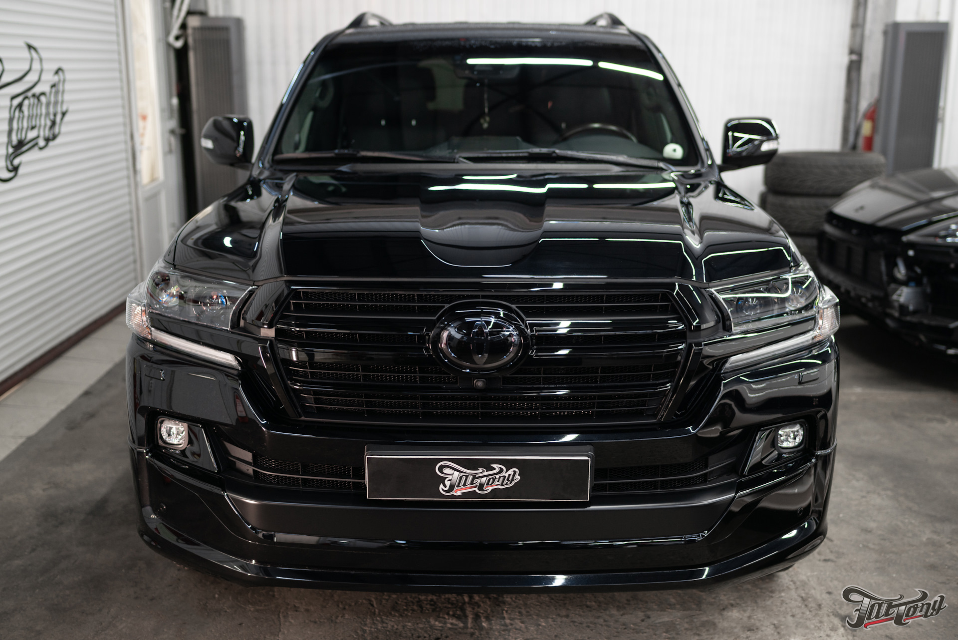 Анти хром landcruiser 200. Toyota land cruiser 200 антихром. Антихром крузер 200. Toyota land cruiser 200 черный антихром. Тойота ленд крузер 200 антихром черный.