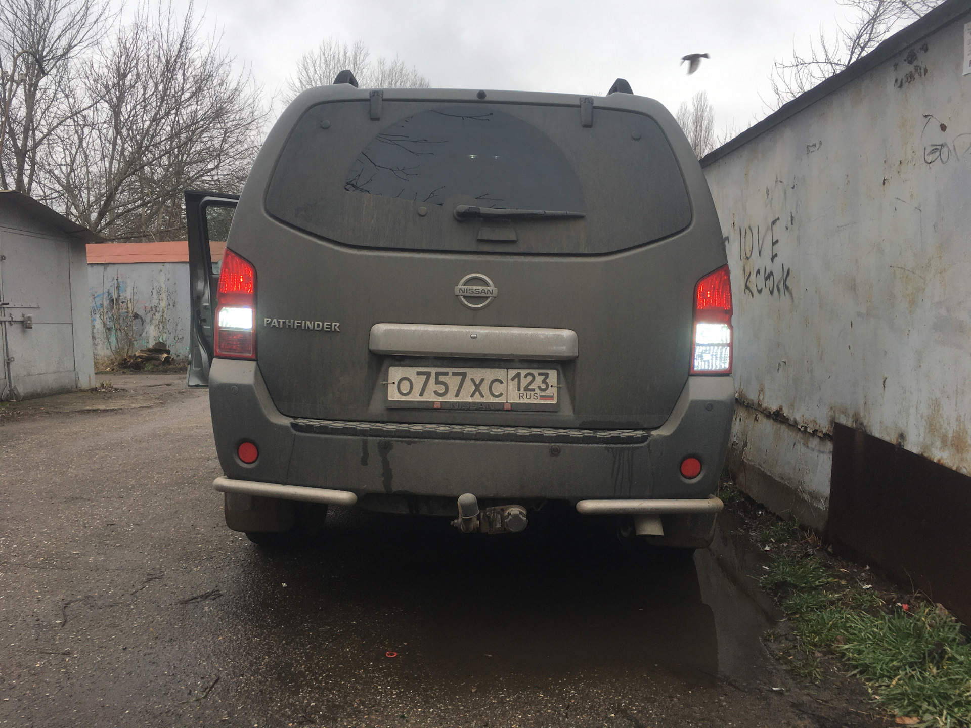 Nissan pathfinder не горит задний ход