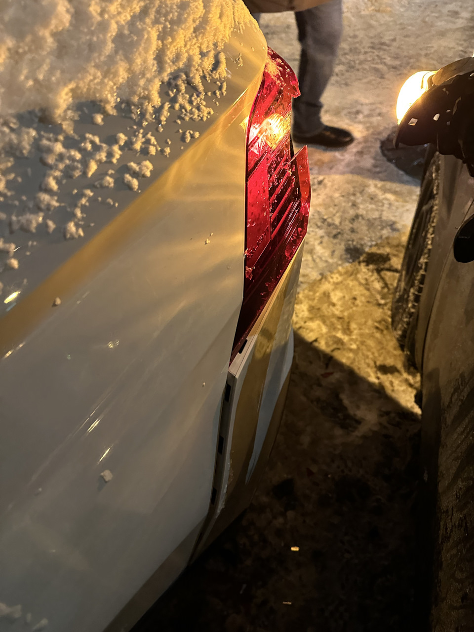 Замена заднего наружного фонаря. — Volkswagen Tiguan (2G), 2 л, 2021 ...