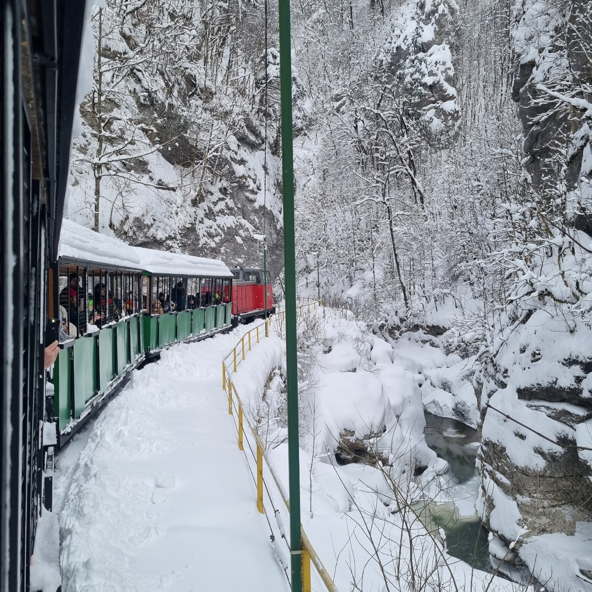 Гуамское ущелье паровозик