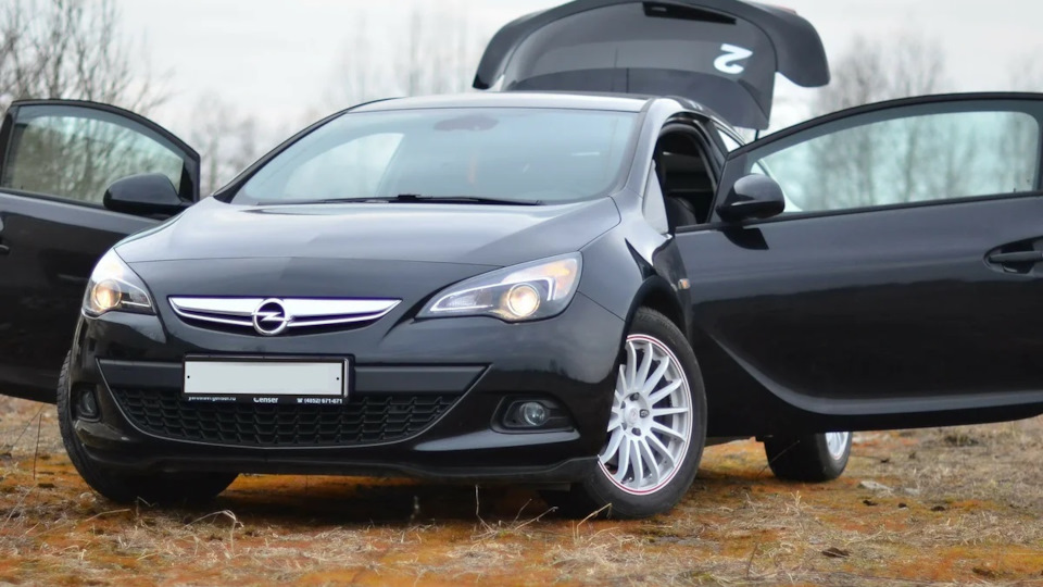 Опель черного цвета. Opel GTC J черный.