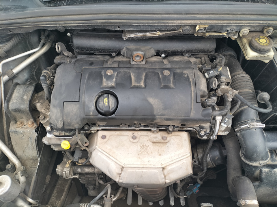 Замена прокладки клапанной крышки Peugeot 308 EP6 1,6 л (120 л.с.) МКПП ...