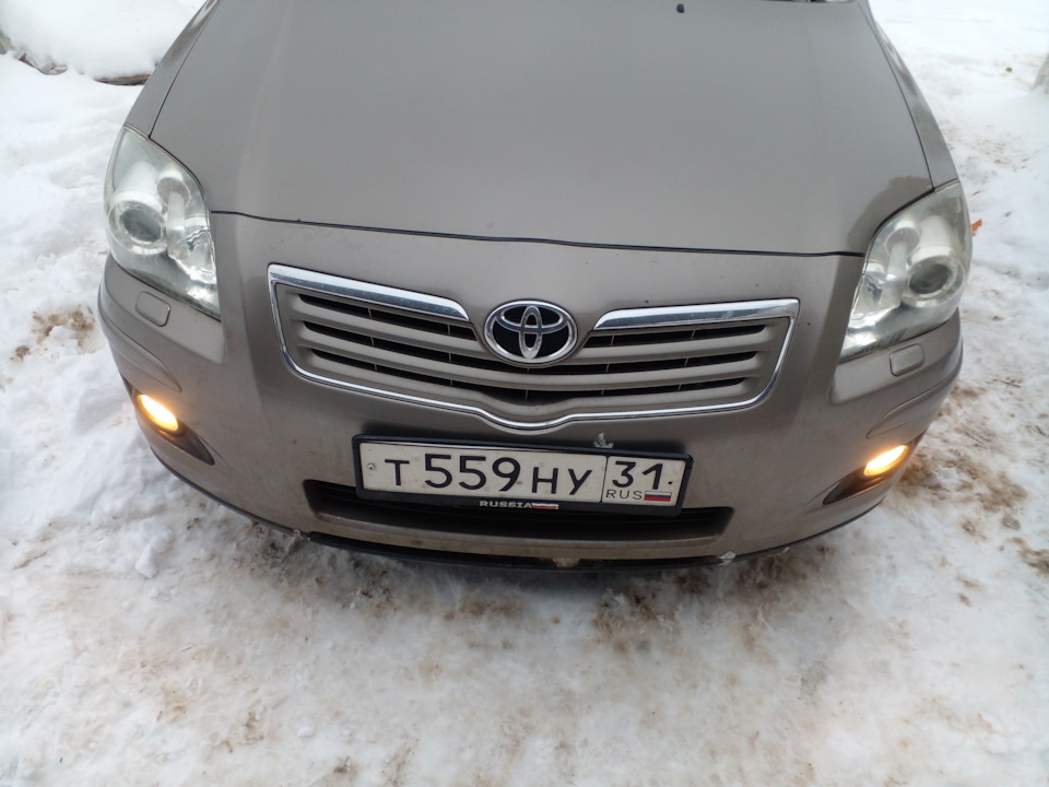 Лампы ближнего света тойота авенсис т250. Замена ближнего света авенсис. Цоколь ламп мерседес 221. Фары авенсис т250 ксенон. Тойота авенсис 2008 замена лампы поворотника.
