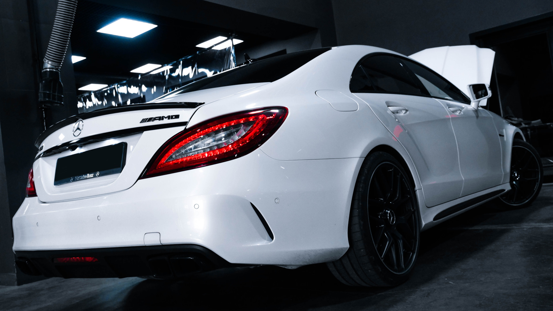 Мерседес банан cls 63 amg цена