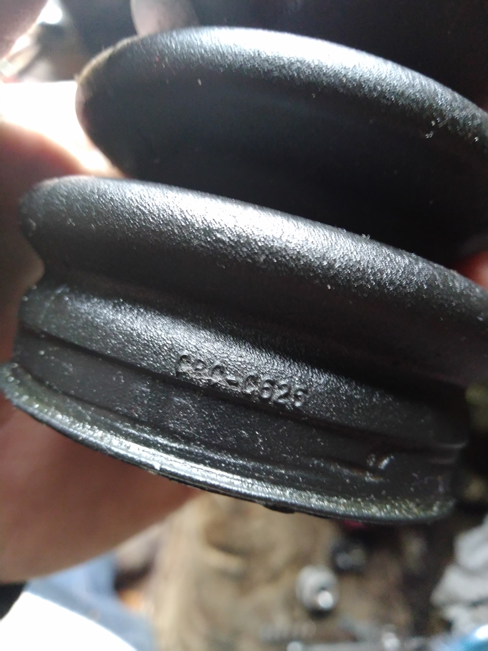 Фото обозначений оригинального пыльника №1 — Rover 400 Mk2