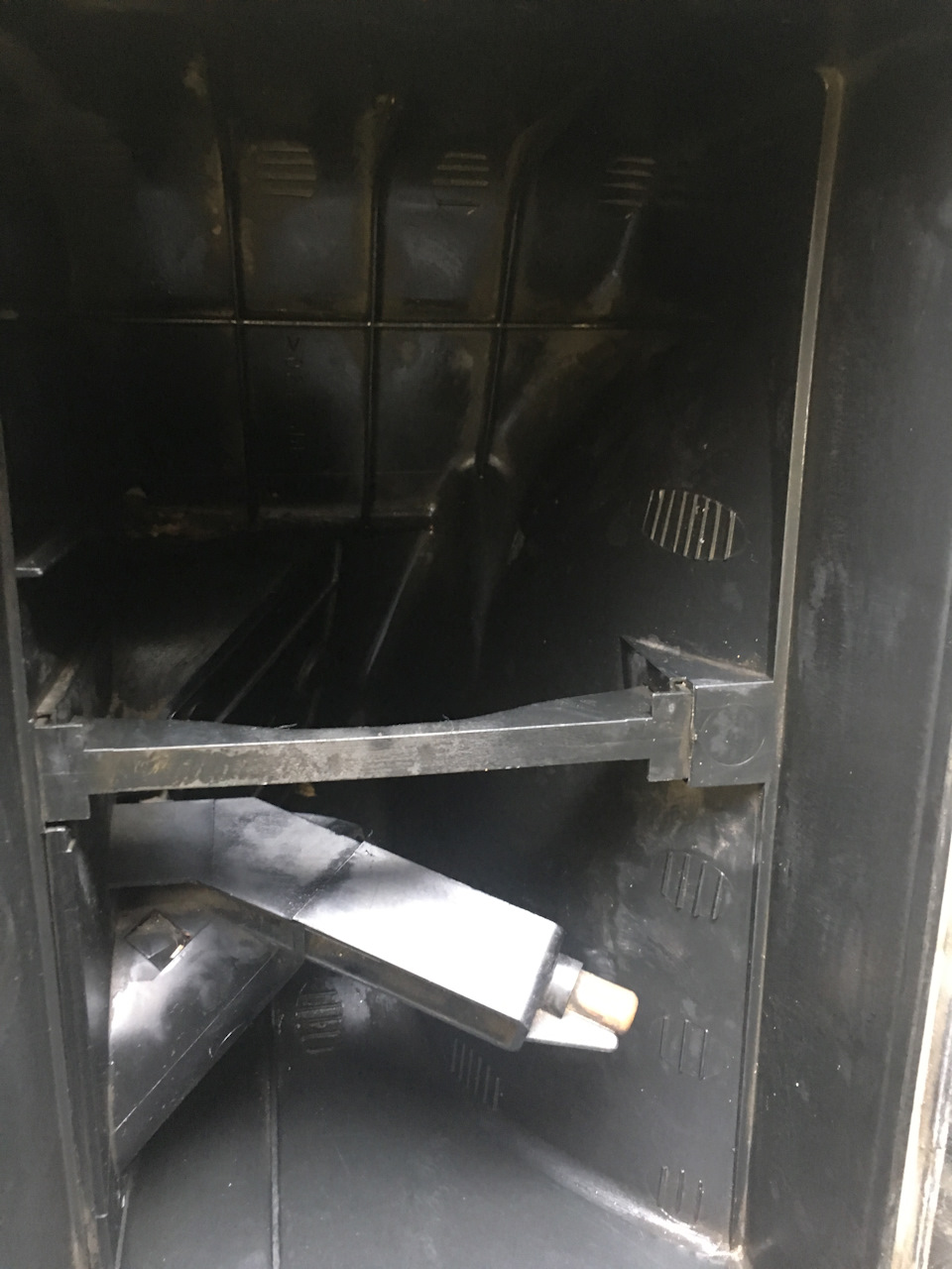 Кроме мошек и маленкой пыли, никакой серьезной грязи не было — Audi 100 (C4)