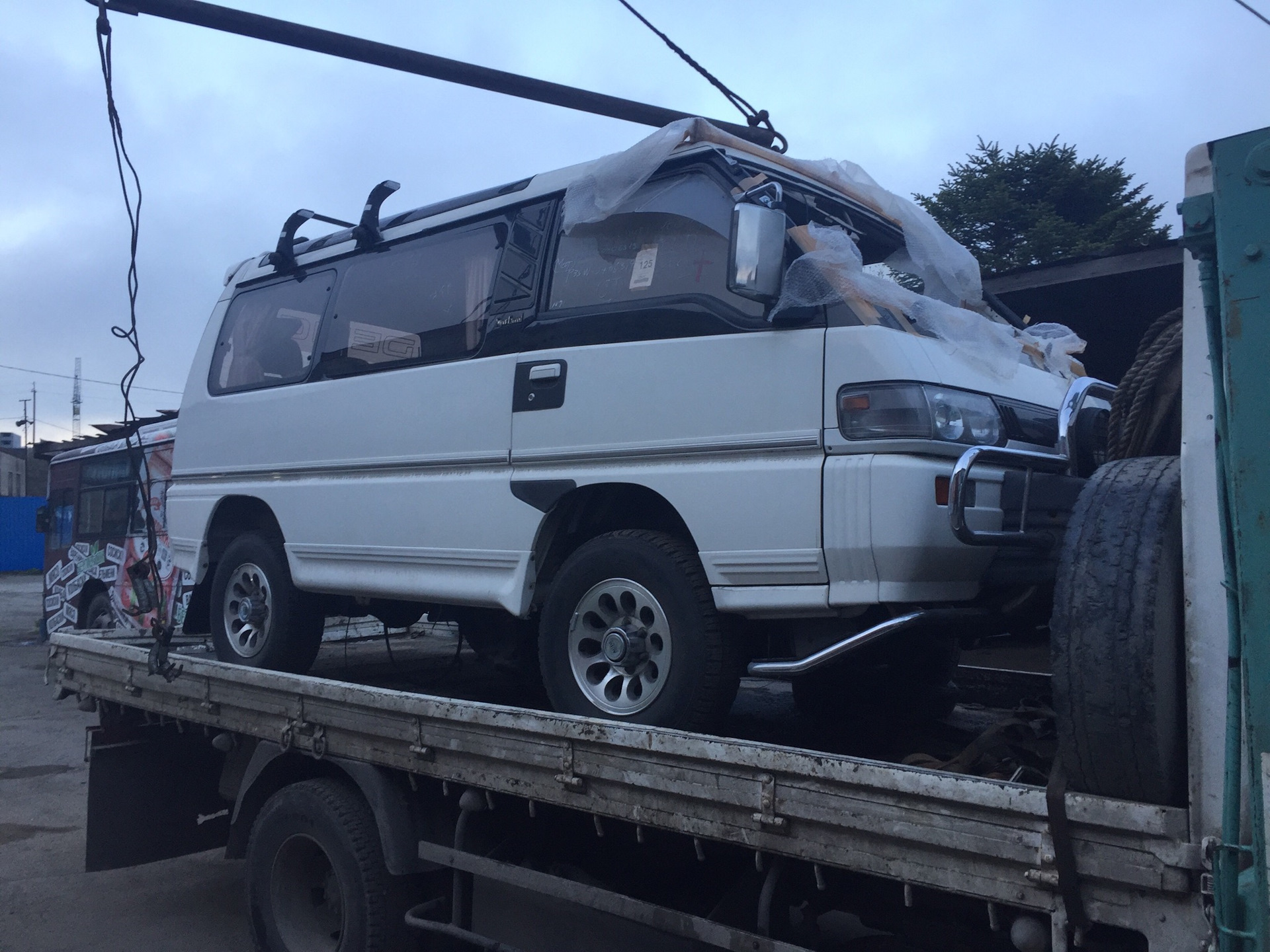 Delica 25. Mitsubishi Delica p35. Делика 25. Сварка Делика 25 кузов. Тюнинг Митсубиси Делика. P35w.