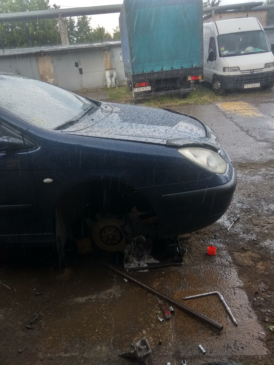 Немго помешал дождь.но это было к лучшему.так как было очень жарко. — Citroen C5 (1G)