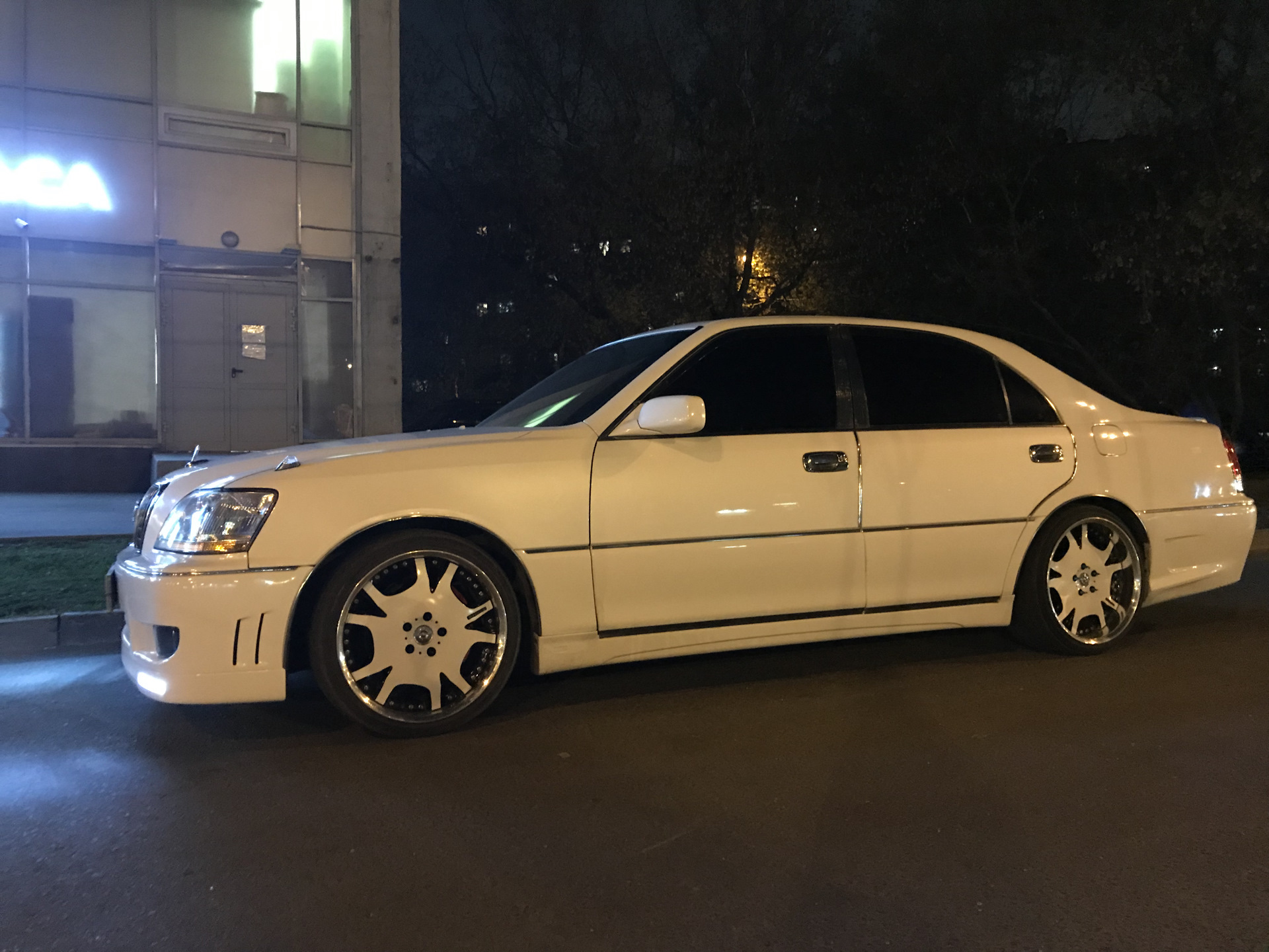 Toyota crown majesta 170. Тойота краун s170 седан. Toyota crown majesta 1999. Toyota crown s170 royal saloon. Toyota crown s170.