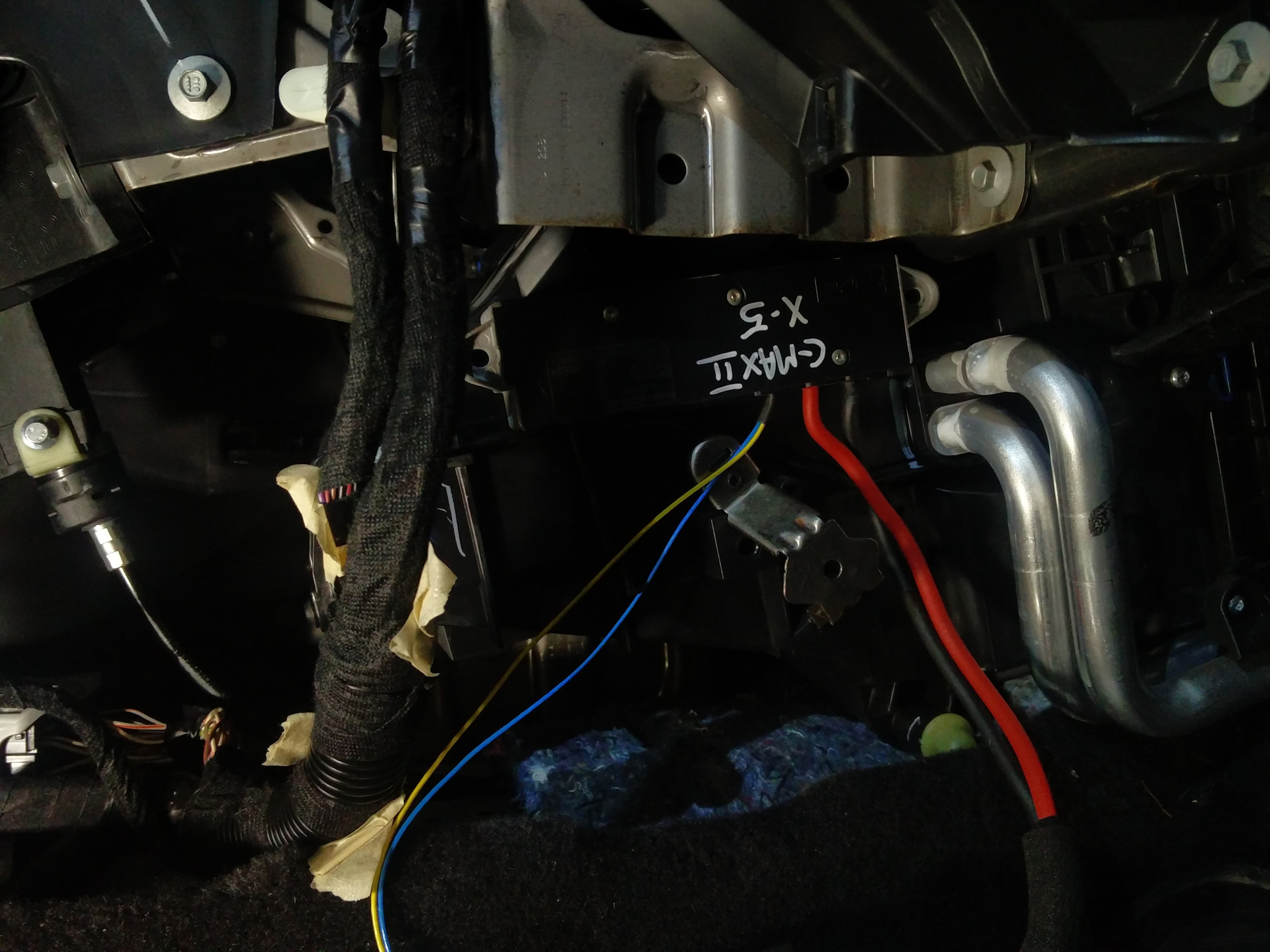 2002 ford escape heater fan only works on high