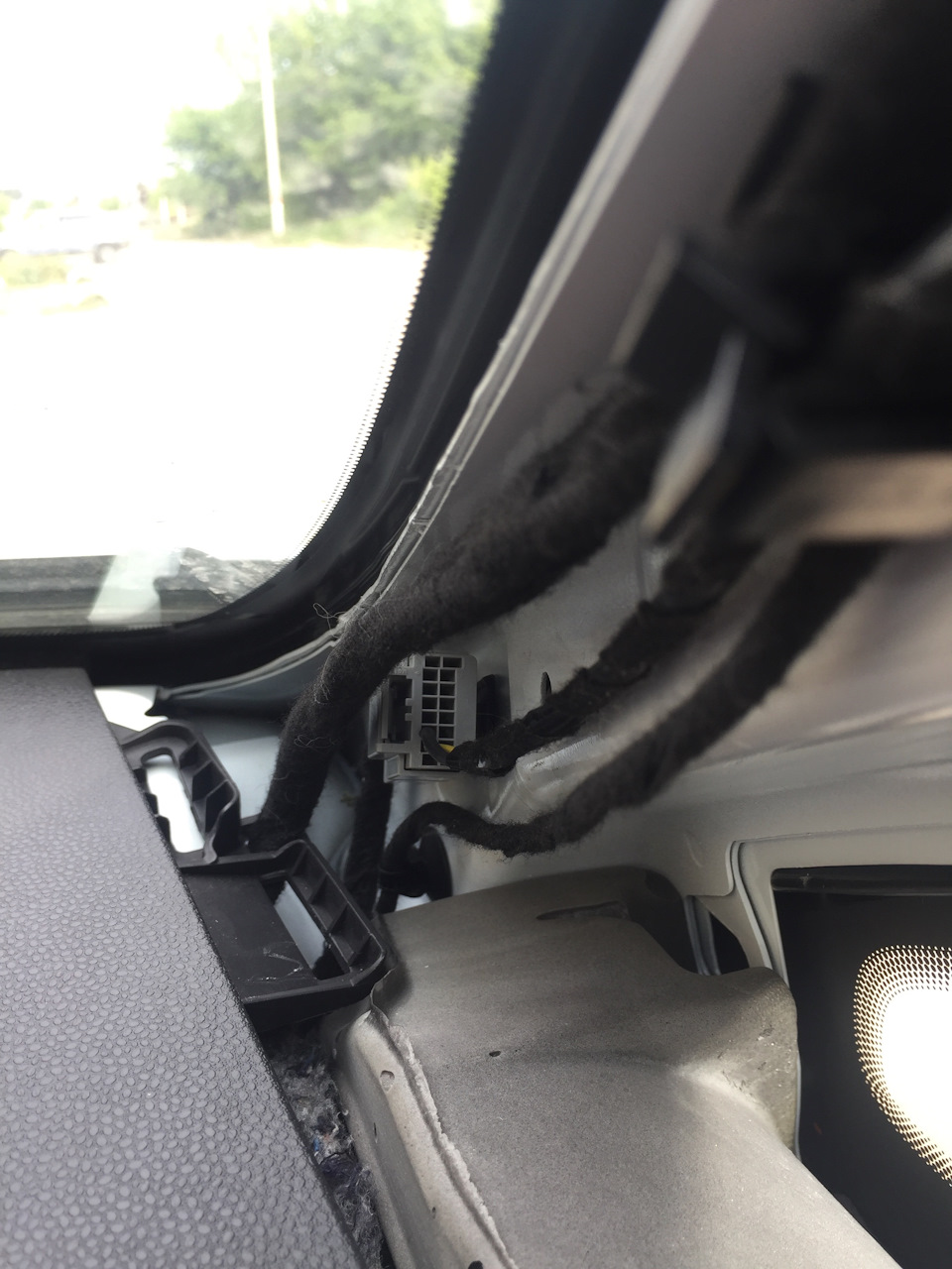 Разъем микрофона — Ford Fiesta (Mk VI)