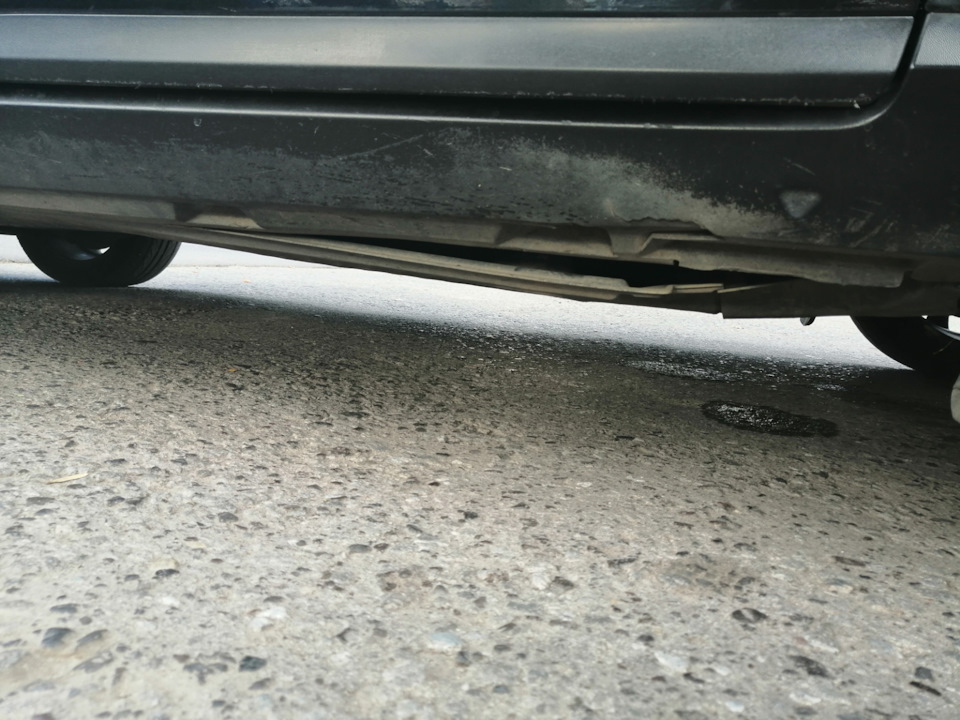 Гайка крепления защиты днища — Volkswagen Passat B6, 2 л, 2006 года ...