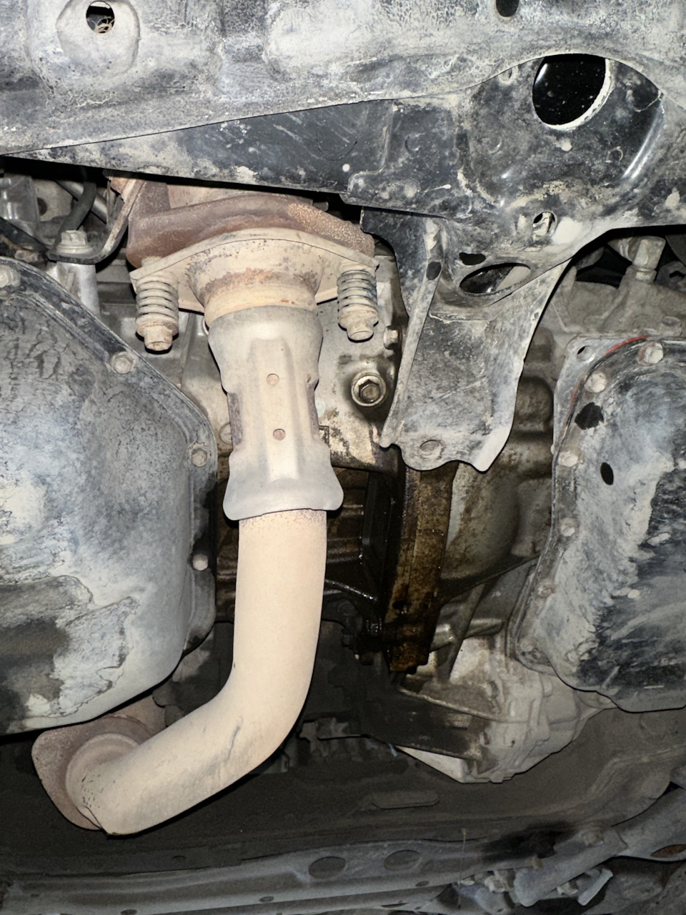 Кореной сальник потек — Toyota RAV4 (IV), 2,5 л, 2013 года | визит на ...