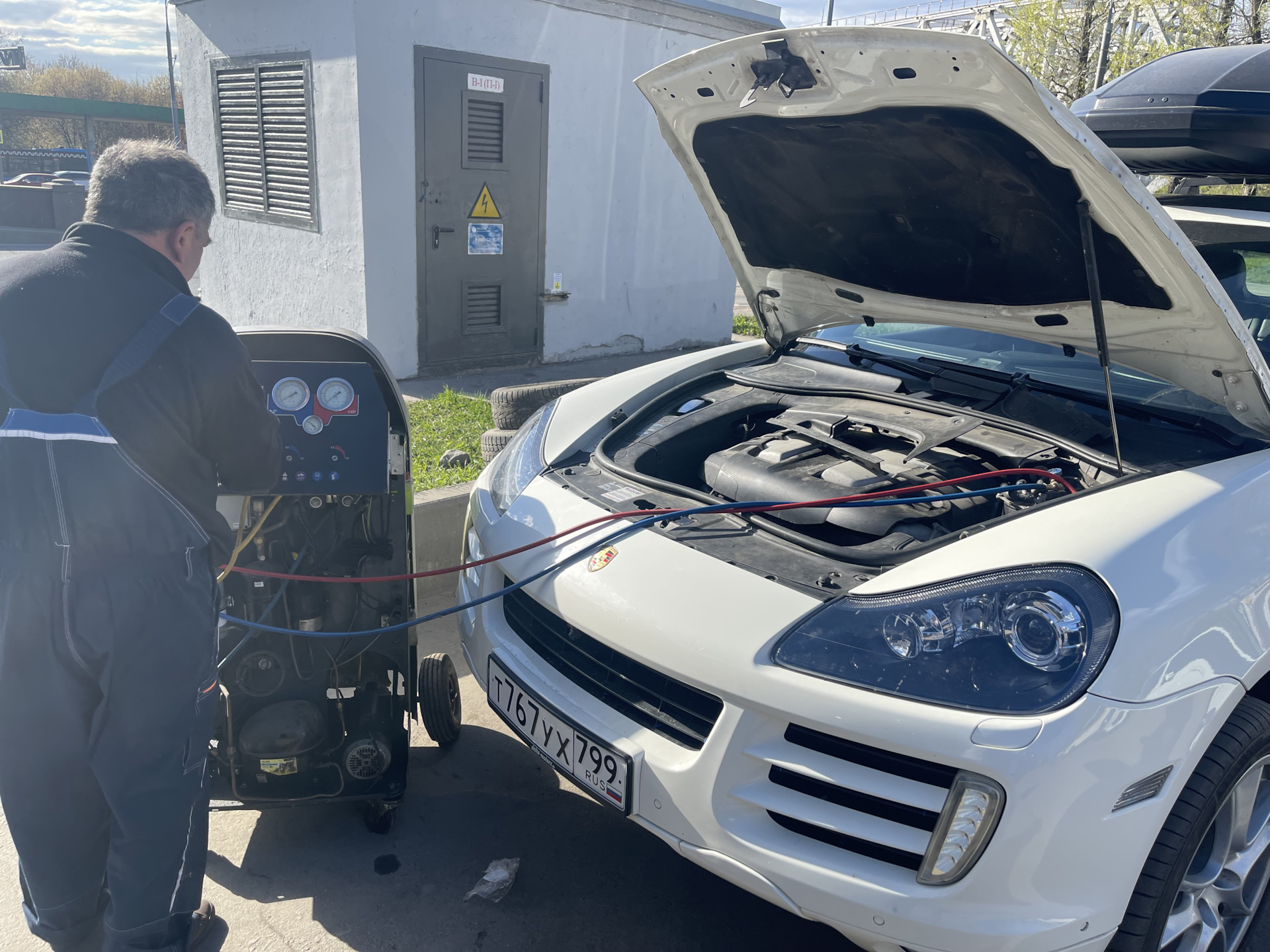 Обслуживание порше кайен. Обслуживание порше кайен. Индикатор на торпеде около стекла порше кайен 2004. Обслуживание порше кайен. Пробка поддона порше кайен.