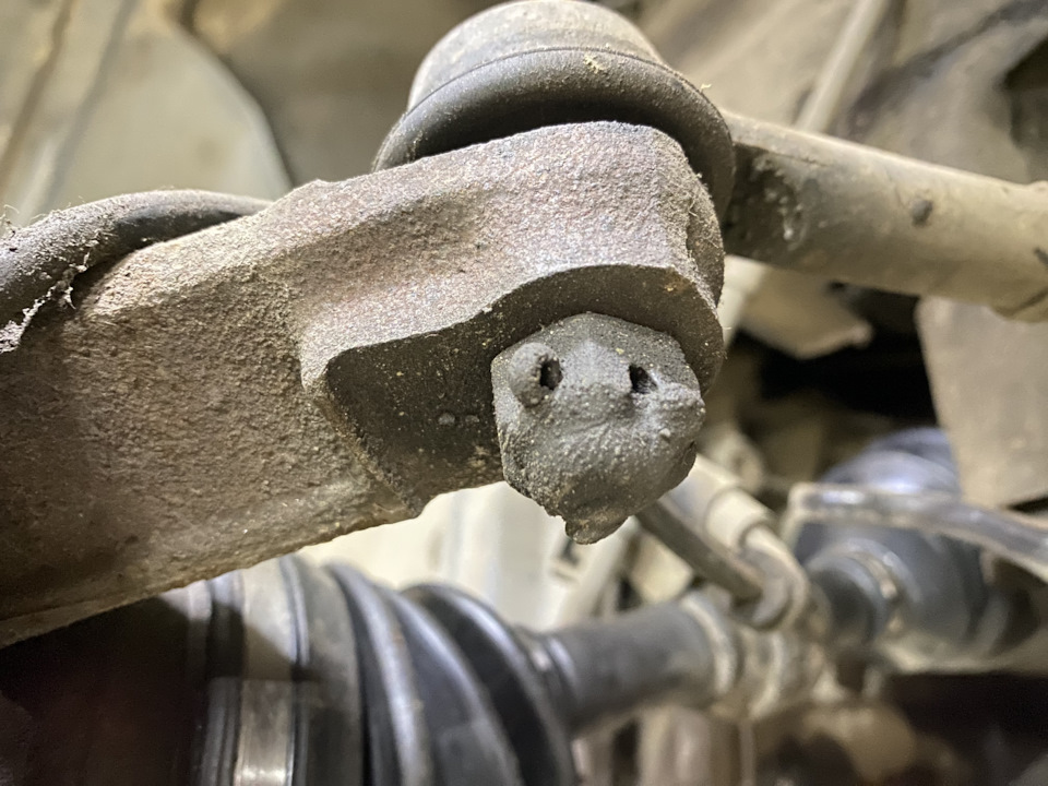 У наконечников та жа история! Резьба надежно защищена пластилином! — Nissan Cefiro Wagon