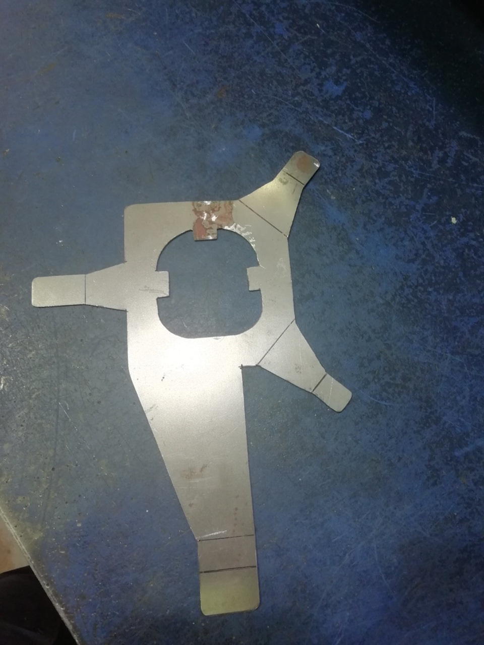 Крепление уже готово, это лишь первоначальная его развертка. — Mazda AZ-Wagon