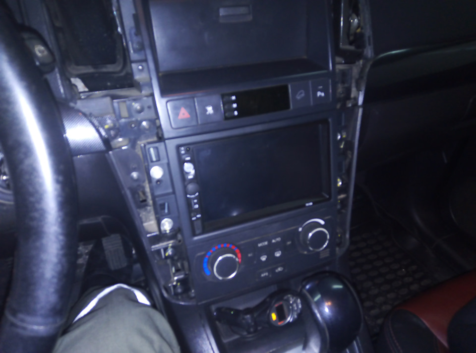 Замена пыльников, нижней шаровой и шпильки на переднем левом колесе ...