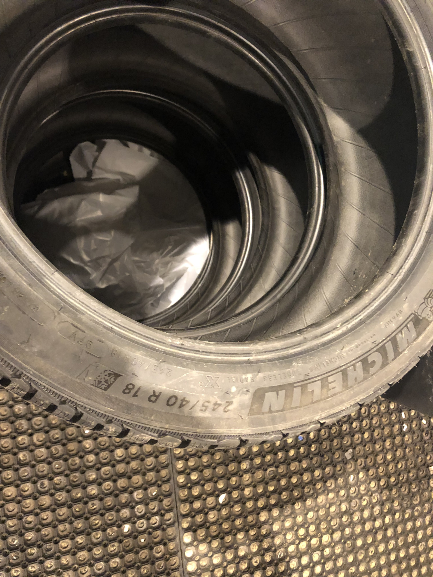 Переобувка на зимнюю резину — Audi A4 (B9), 2 л, 2020 года | шины | DRIVE2