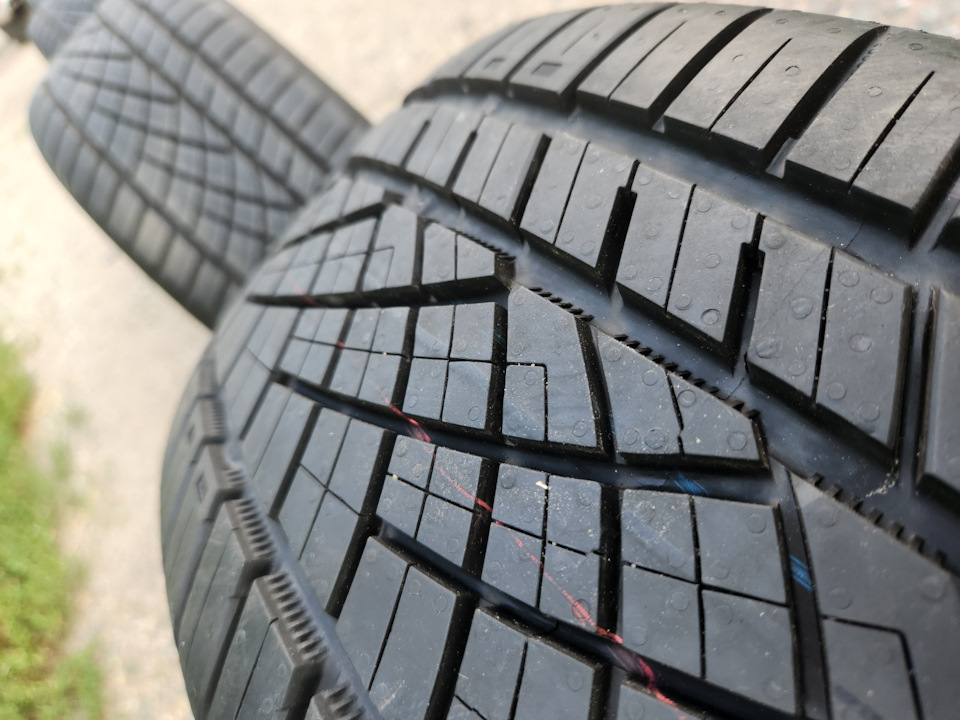 Шины летние Continental 245/45 R20, литые диски Volvo 8Jx20 ET50 5x108 ...