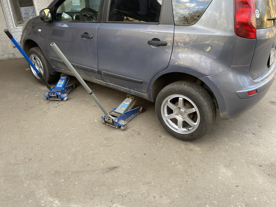 Новые подкрадули — Nissan Note (1G), 1,4 л, 2008 года | колёсные диски ...
