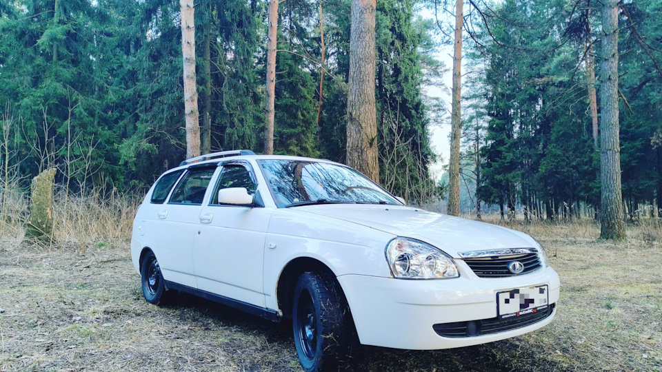Lada Приора Универсал Белая ласточка