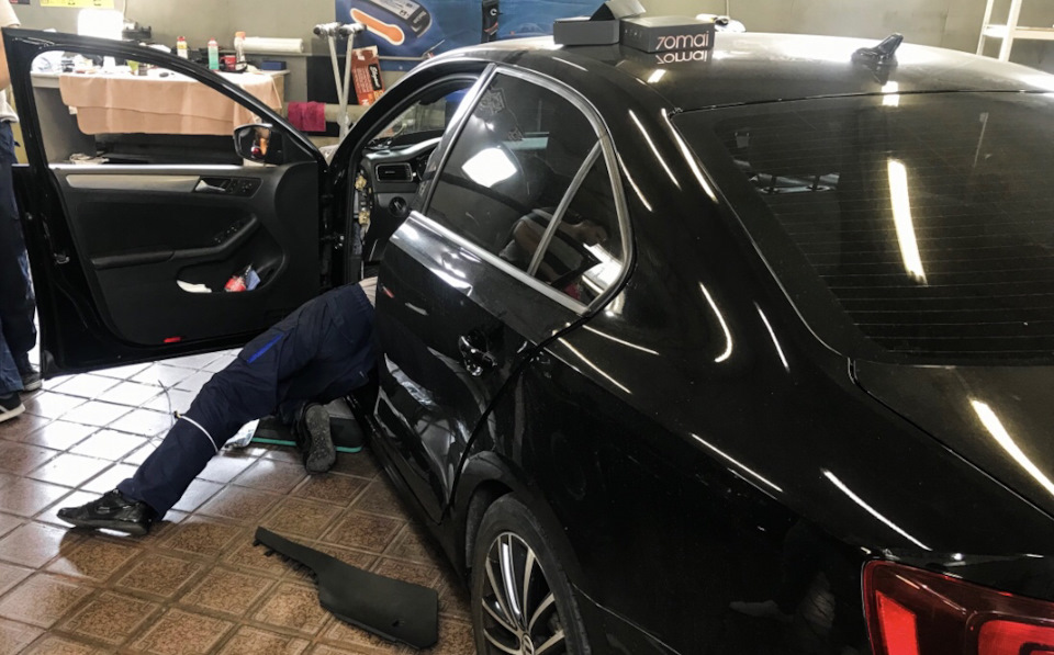 Установка видеорегистратора — Volkswagen Jetta VI, 1,8 л, 2015 года ...
