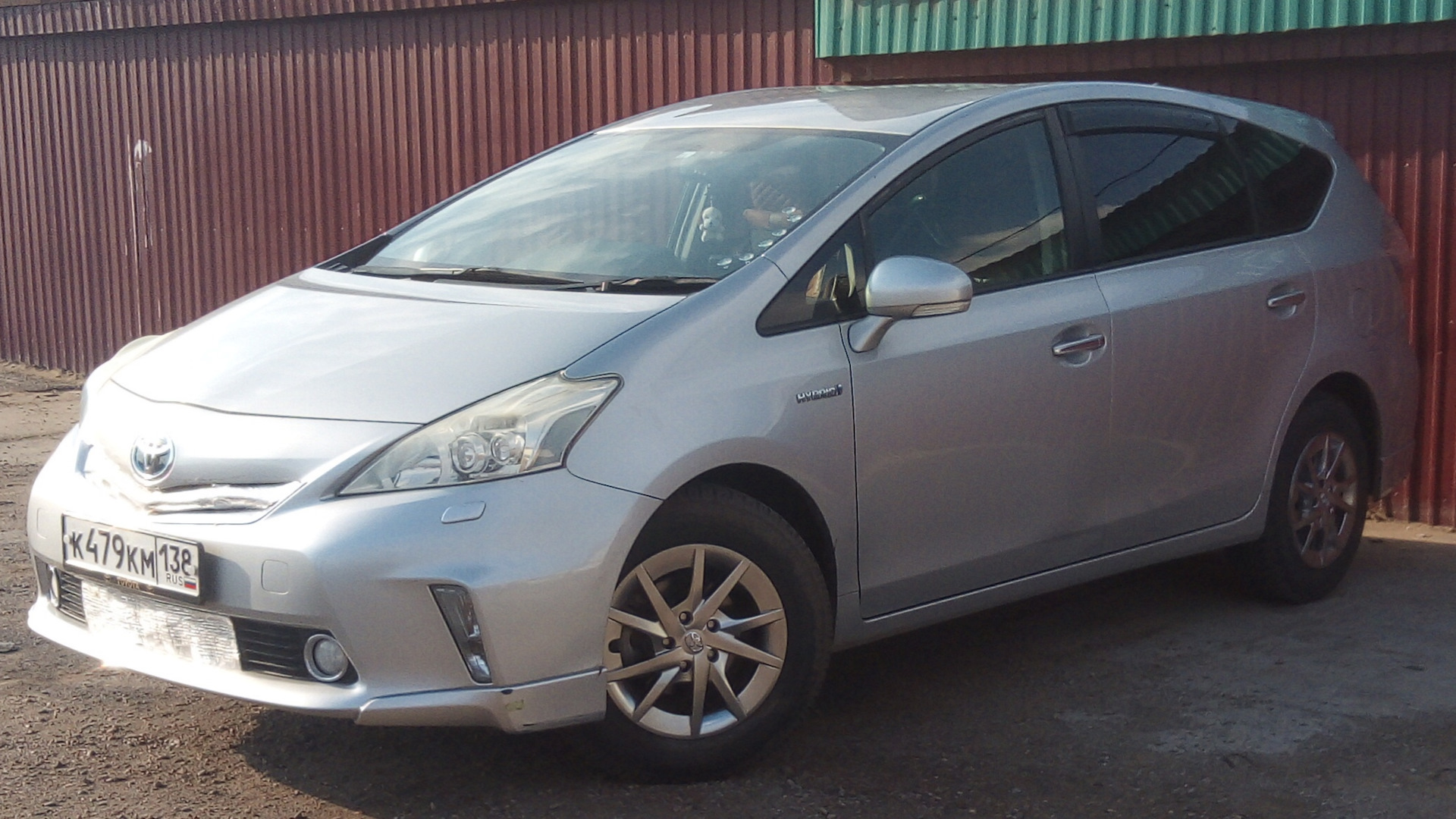 Toyota Prius Alpha 1.8 гибридный 2013 | машина пастора на DRIVE2