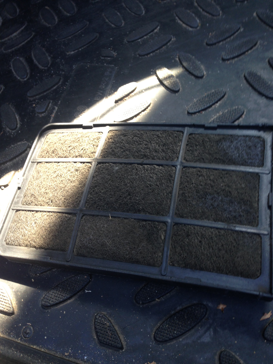 Поменяли втулку на газу, начало текти с под крышки тнвд, лопнул ...