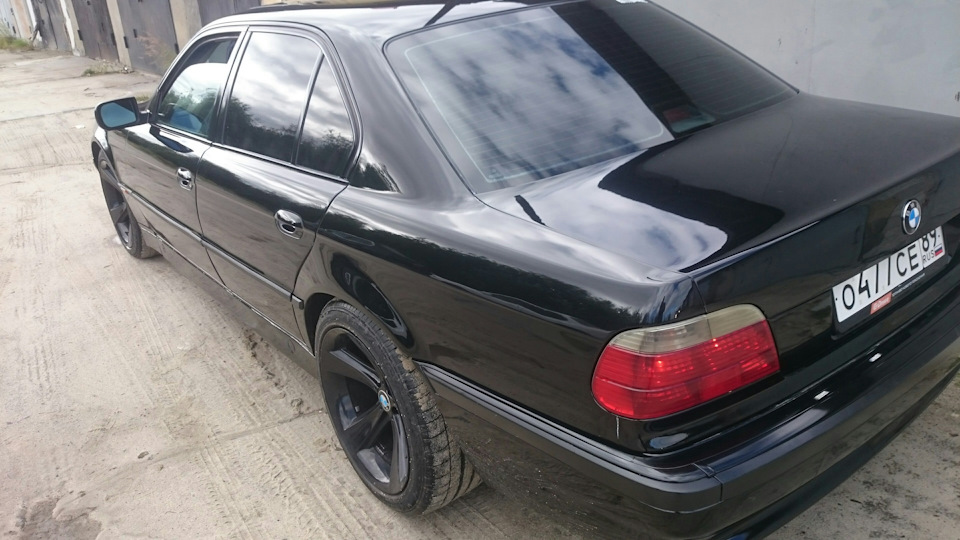 Photo from the logbook BMW 7 series (E38)