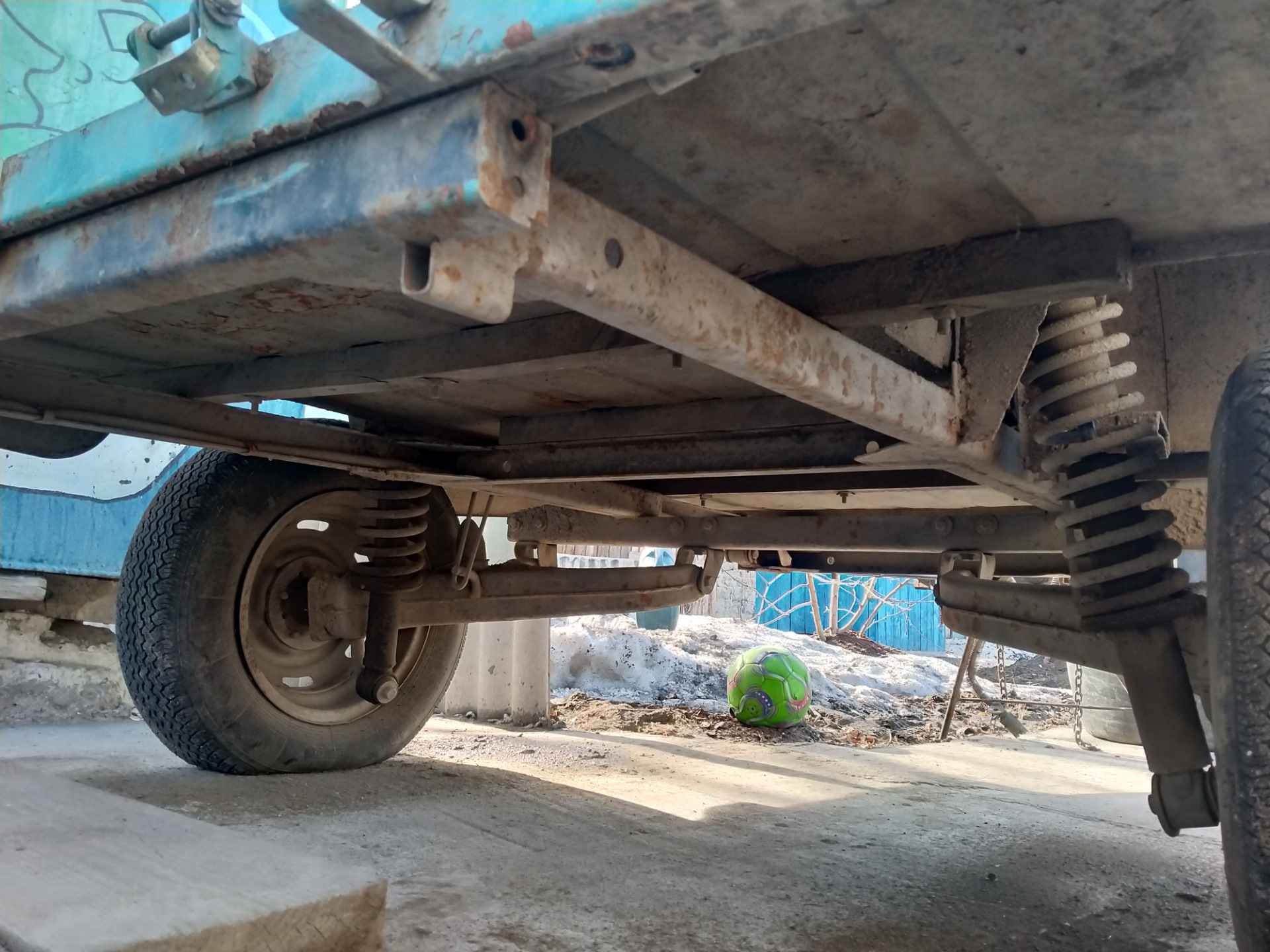 Где находится номер на прицепе легкового автомобиля Прицеп КМЗ 8119 - DRIVE2