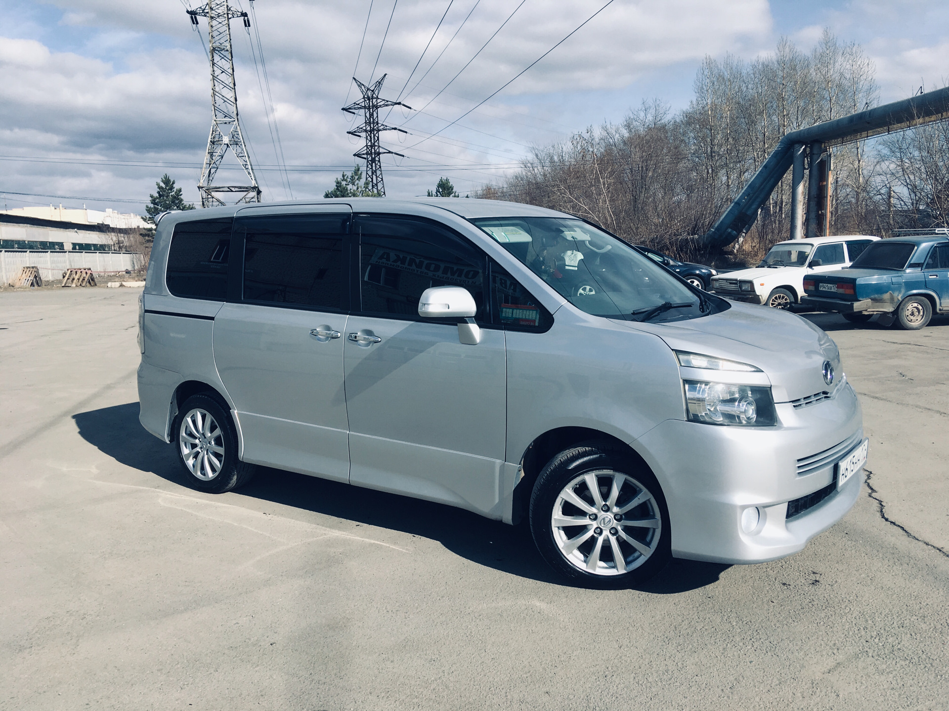 Toyota voxy 2019 фото