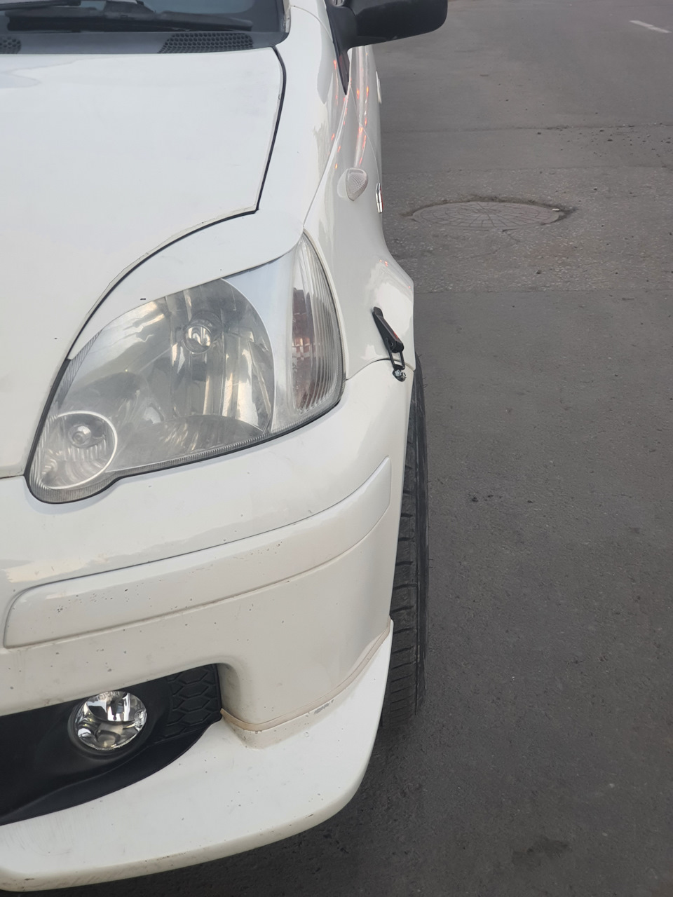 Раскатка крыльев 3 — Toyota Vitz (10), 1,5 л, 2004 года | тюнинг | DRIVE2