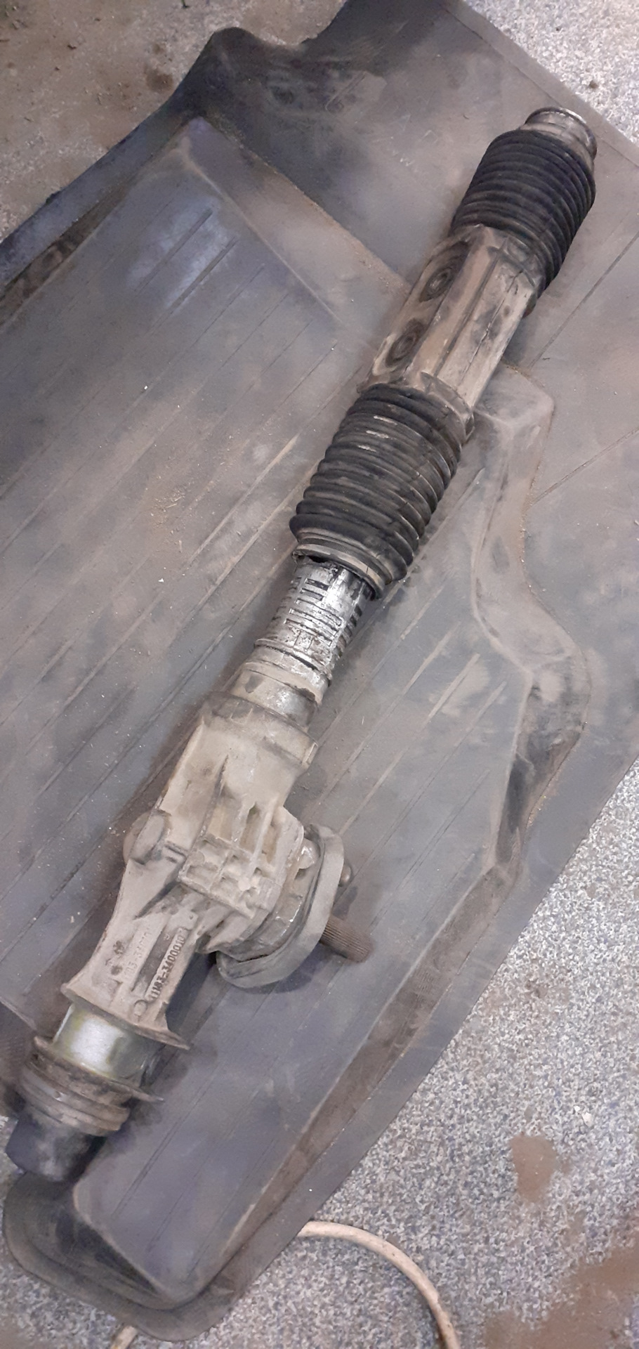 Снятие рулевой рейки промывка и ЗАМЕНА ПЫЛЬНИКА! — Lada Приора седан, 1 ...