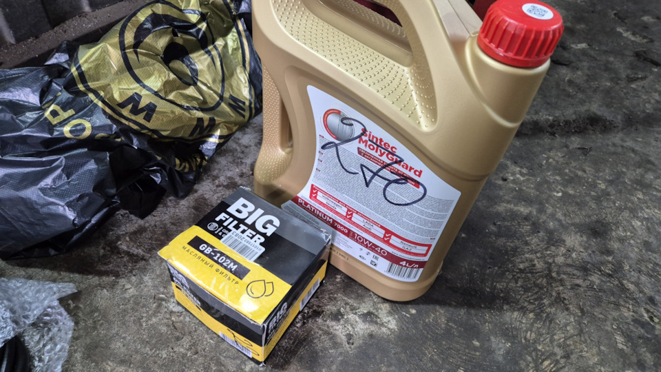 Масло и фильтр — Datsun mi-Do. Запчасти на фото: GB102M