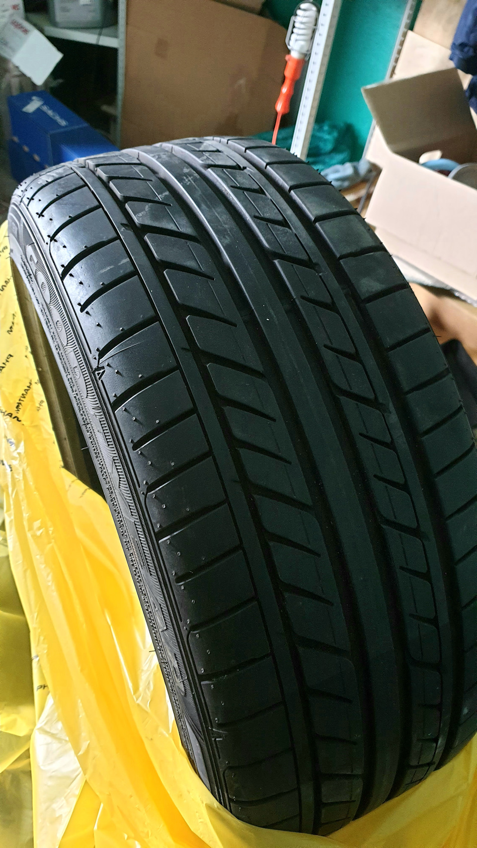 Goodyear Eagle LS EXE 235/40/18 — Volkswagen Passat B7, 1,4